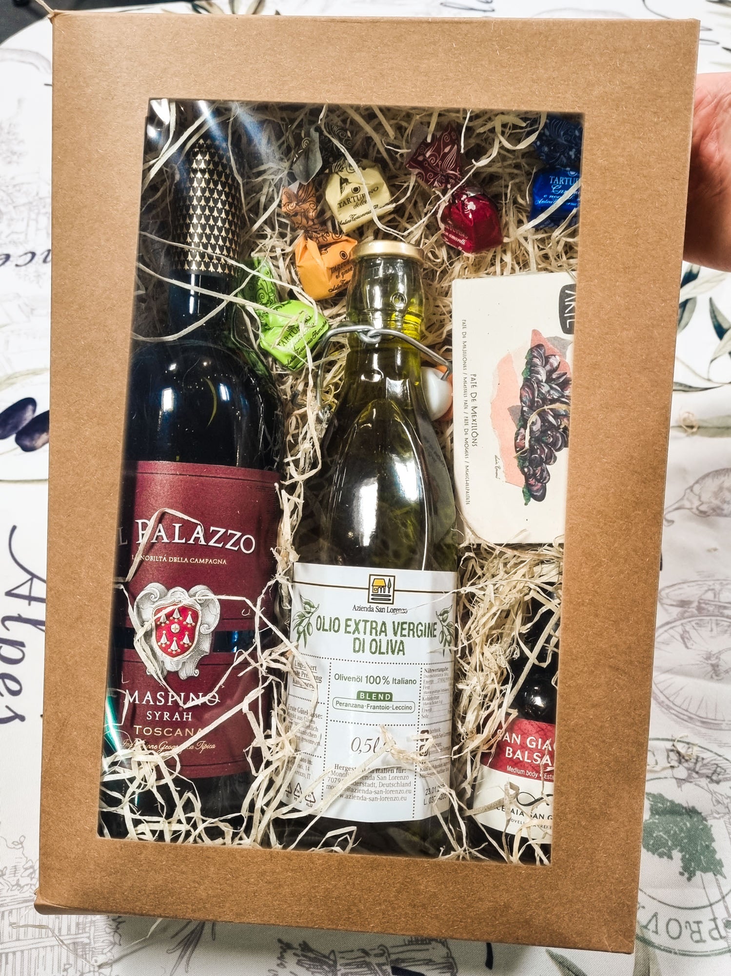 Geschenkidee für Herren mit schwerem Rotwein, kaltgepresstem Olivenöl aus Italien