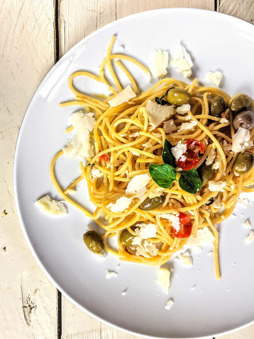 Spaghetti con aglio, olio  e peperoncino