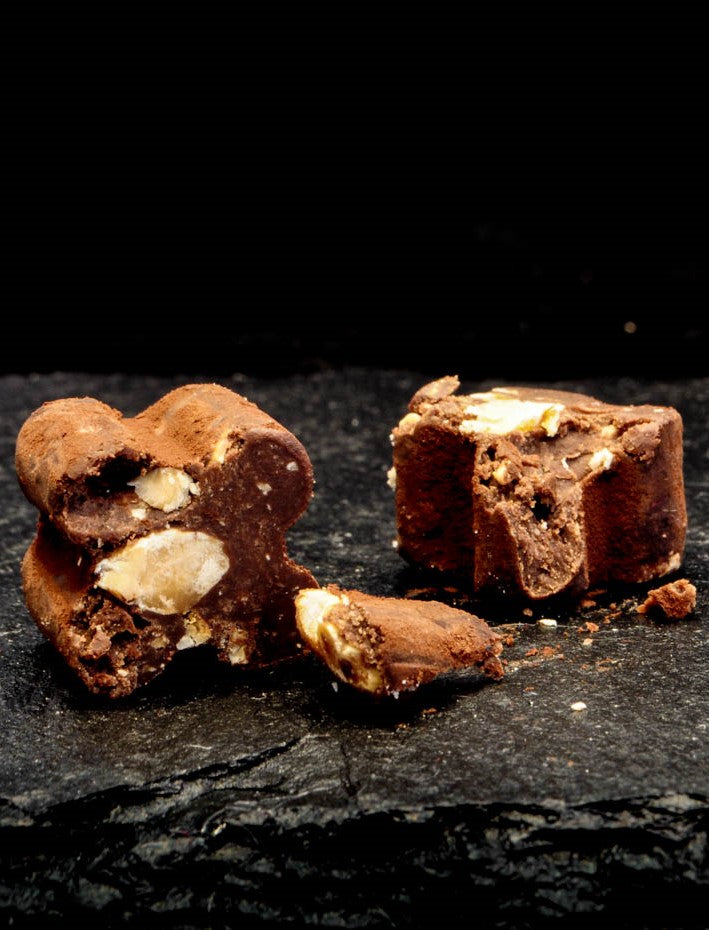 Vollmilch Trüffelpralinen mit Haselnüssen aus dem Piemont Antica torroneria