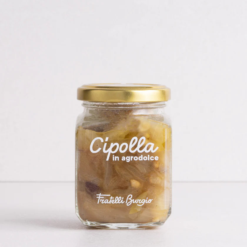 Glas mit eingelegten Cipolla in Agrodolce, süßsaure Tropea Zwiebeln, italienische Spezialität