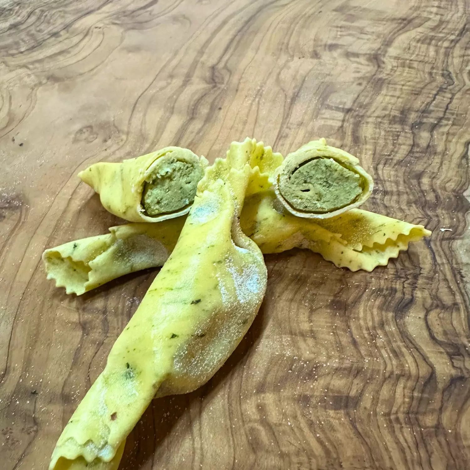 frische italienische caramelle ricotta basilikum füllung