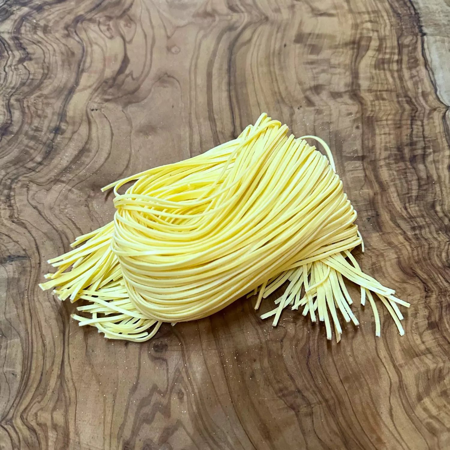 frische italienische tagliolini eiernudeln