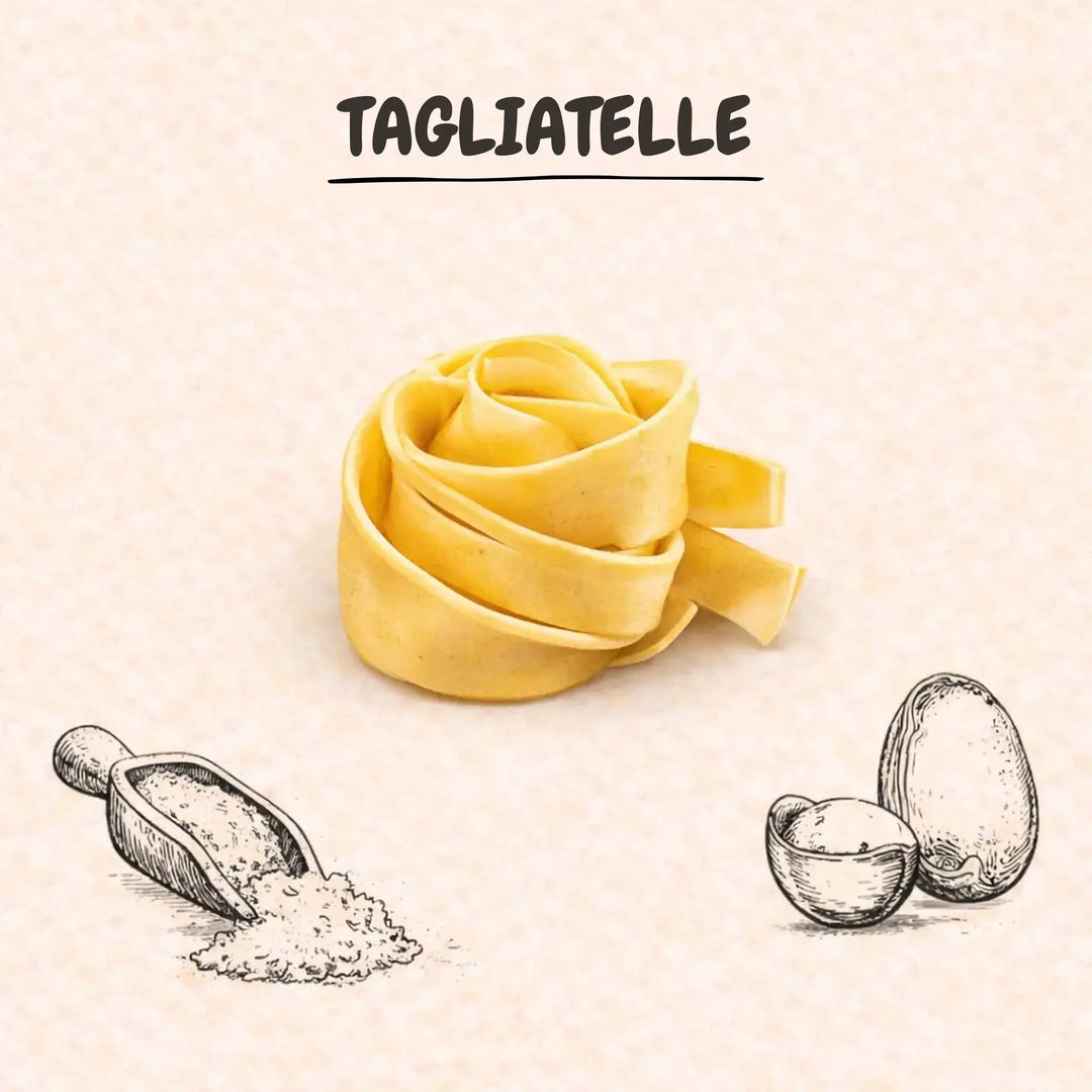Frische Tagliatelle-Nudeln mit Eiern und Mehl auf hellem Hintergrund, italienische Pasta