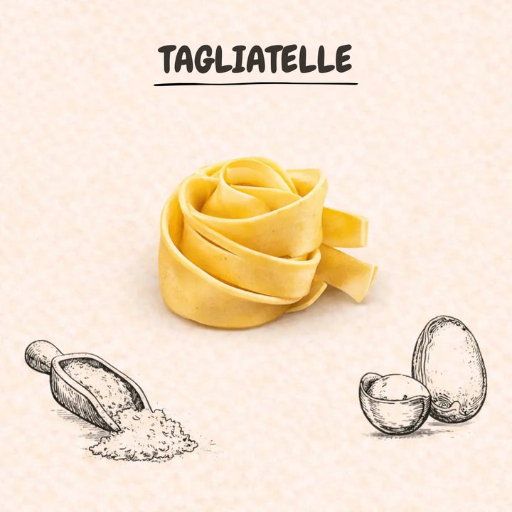 Frische Tagliatelle-Nudeln mit Eiern und Mehl auf hellem Hintergrund, italienische Pasta