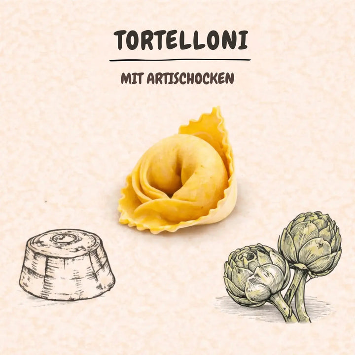 Frische Tortelloni mit Artischocken und Ricotta, italienische Pasta auf hellem Hintergrund