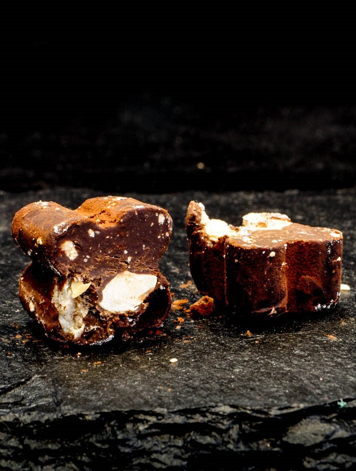 Zartbitterschokolade Trüffelpraline Haselnuss